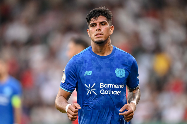 Arsenal begin talks with Bayer Leverkusen defender Hincapie who has €60M clause