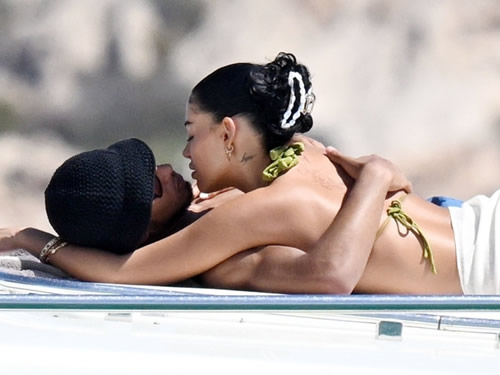 HEAVEN & BELL Jude Bellingham and bikini-clad girlfriend Ashlyn Castro can’t keep hands off each other as they kiss on superyacht