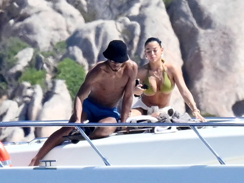 Shouldering on Topless Jude Bellingham shows off shoulder scar after surgery as Real Madrid star relaxes with girlfriend on boat