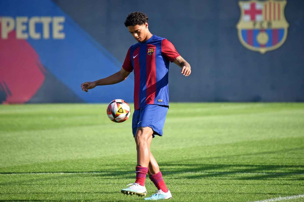 Ronaldinho's son Joao Mendes set to join Hull City in stunning move