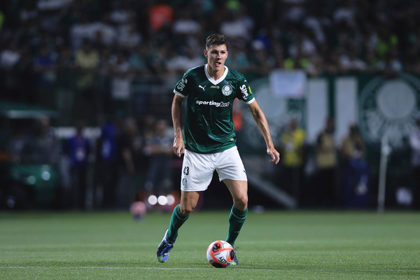 Arsenal rival Barcelona for Palmeiras defender Benedetti