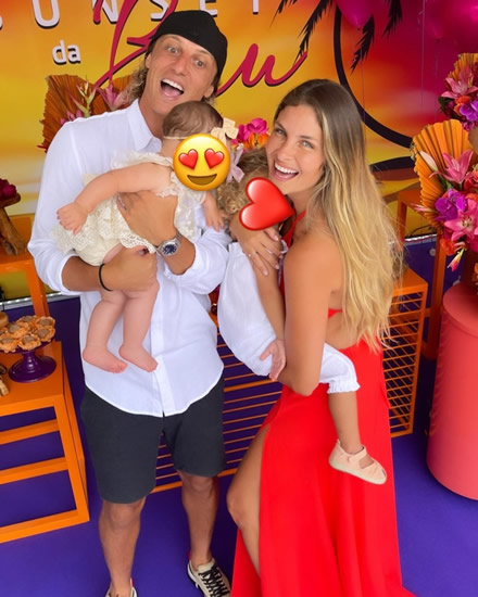 LUIZ ‘THREAT’ DRAMA David Luiz ‘threesome’ twist as cops SEIZE phone of social worker ‘threatened by ex-Chelsea star when she refused sex