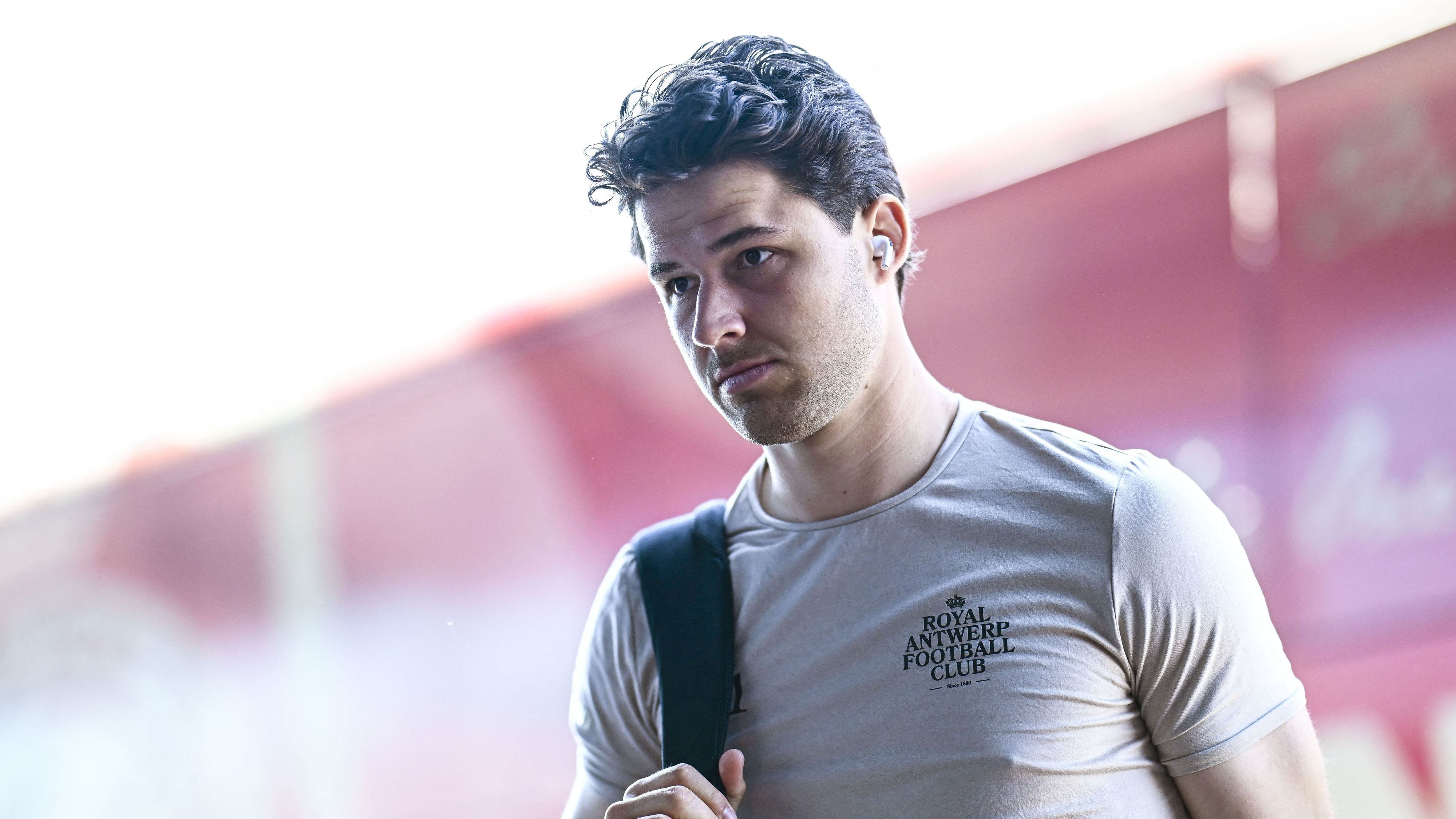 'Never heard of him' - Man Utd legend Peter Schmeichel tells Ruben Amorim he signed the wrong goalkeeper and names the two players they should have landed instead of Senne Lammens