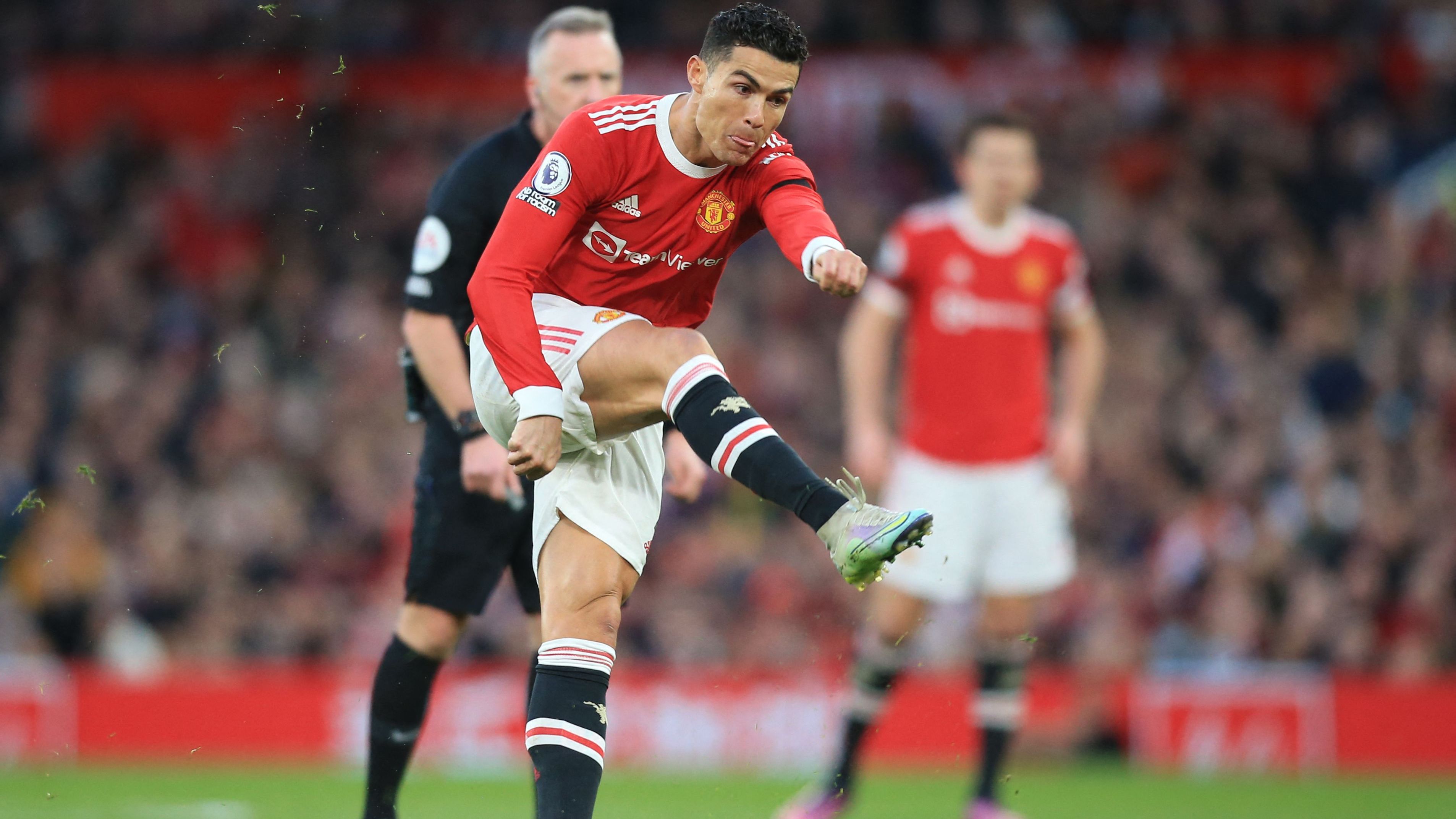 'People think I hate him!' - Wayne Rooney lifts lid on relationship with Cristiano Ronaldo and reveals why he prefers Lionel Messi to former Man Utd team-mate