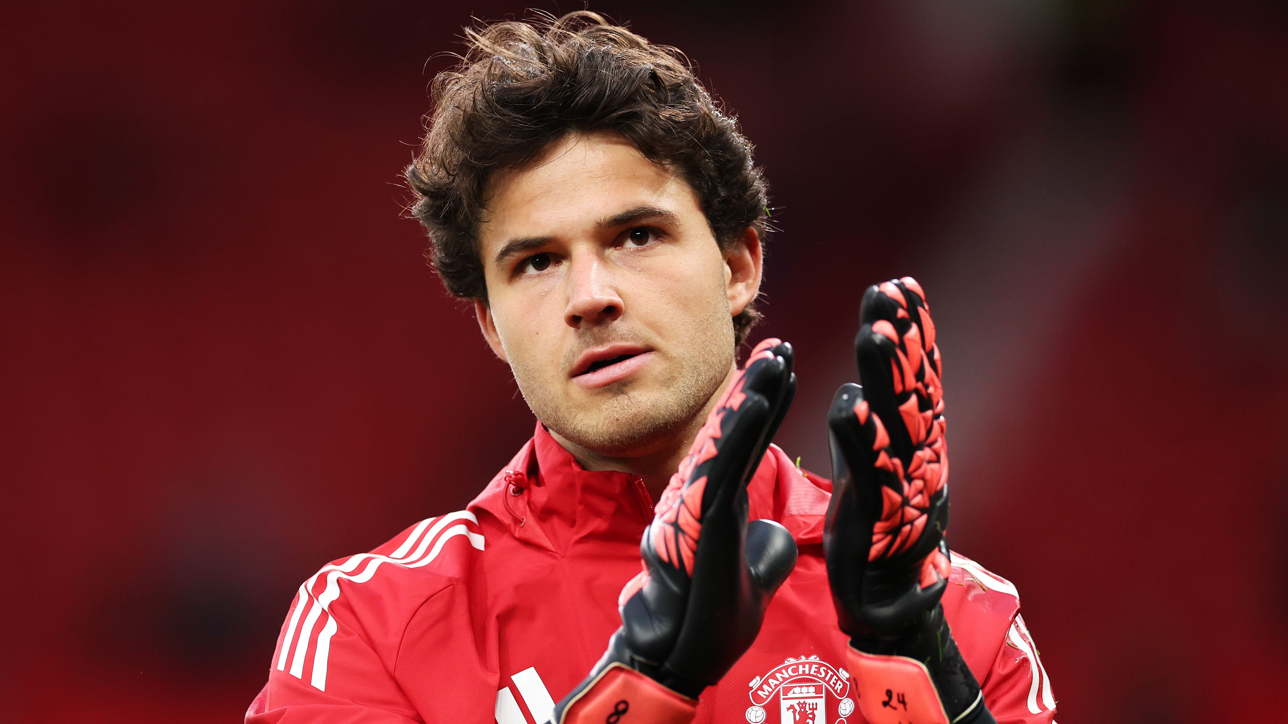 Man Utd near signing of another goalkeeper despite Senne Lammens' arrival as club plan 'overhaul'