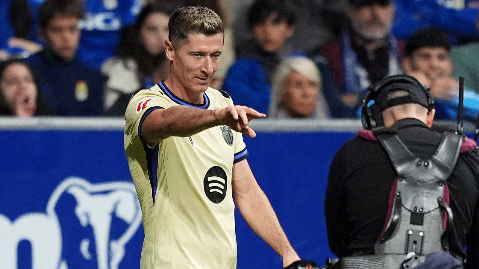 Robert Lewandowski is not very popular' - Barcelona striker told to leave Hansi Flick's side as 'the best players don't give him the ball'