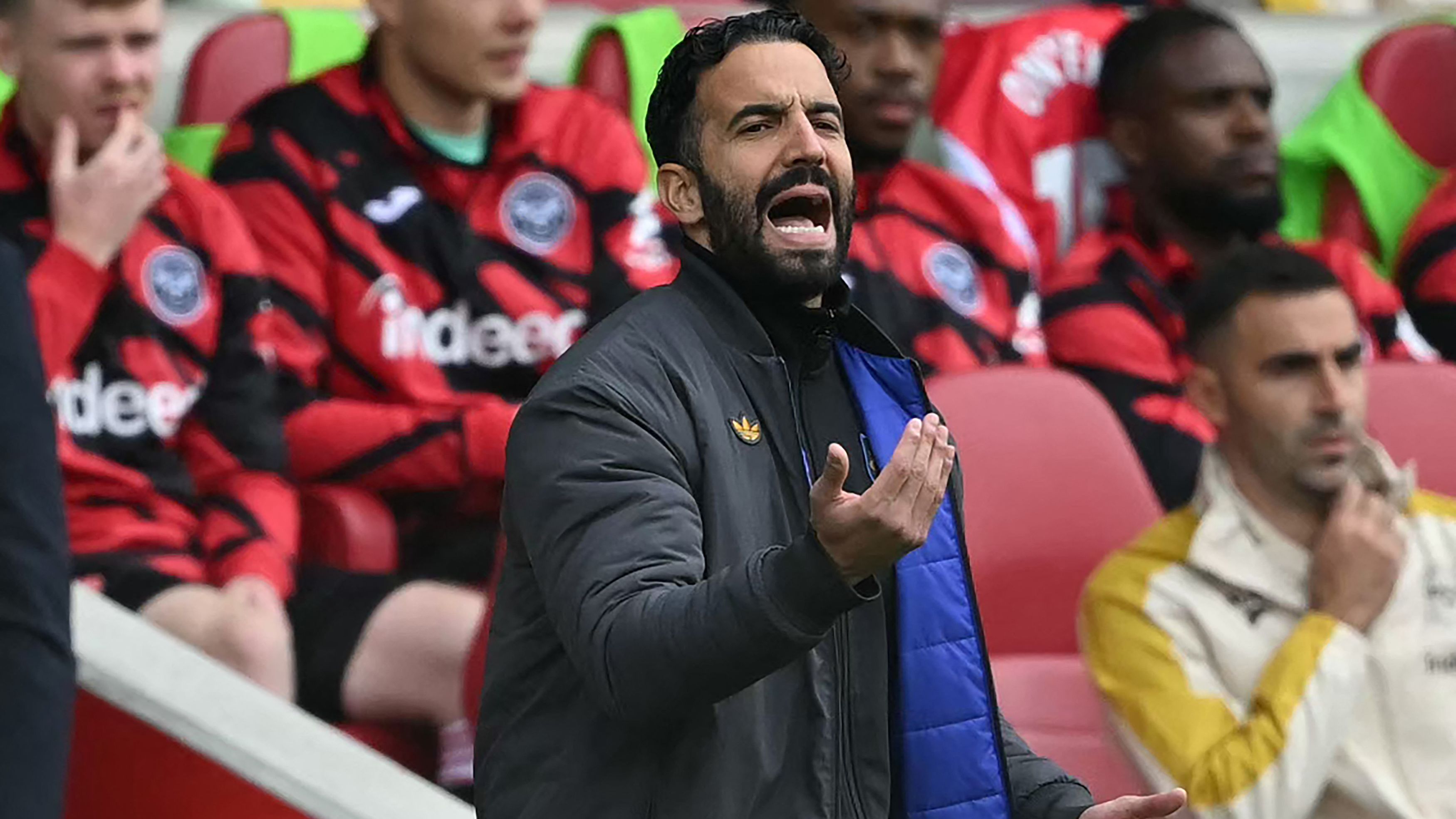 'In a position he doesn't want to be!' - Ruben Amorim destroyed by Micah Richards over Man Utd tactics in Brentford defeat