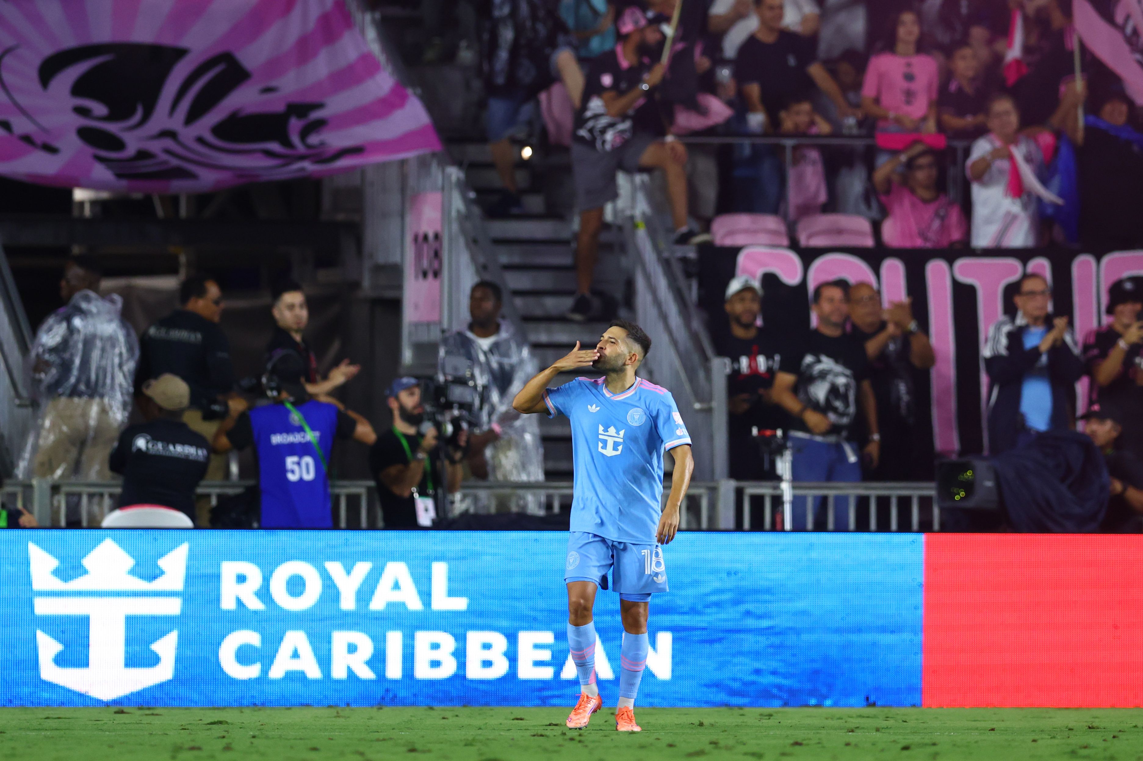 'It’s been a gift and a pleasure' - Sergio Busquets, Raphinha, FC Barcelona and Riqui Puig lead tributes as Inter Miami's Jordi Alba announces retirement