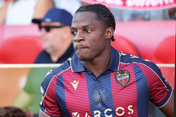 Levante's hot prospect Etta Eyong attracts interest from Barcelona and Man City