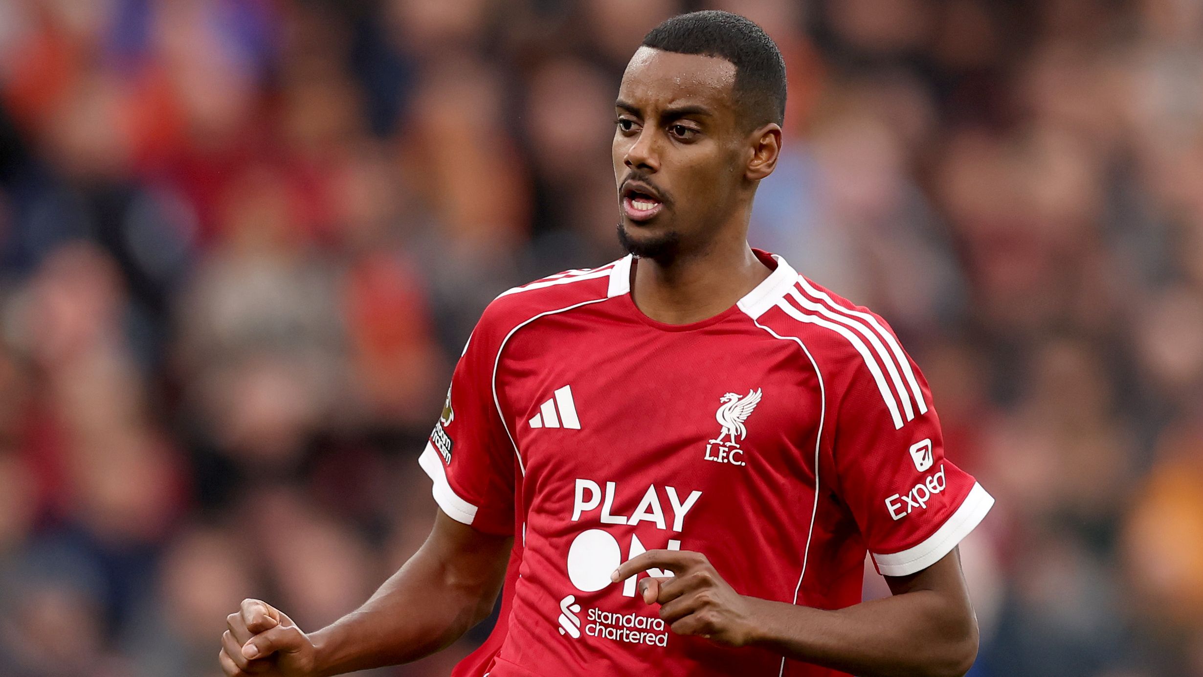 'The set-up here is very good' - Newcastle boss Eddie Howe responds to Arne Slot's 'smaller club' jibe after Alexander Isak's Liverpool switch