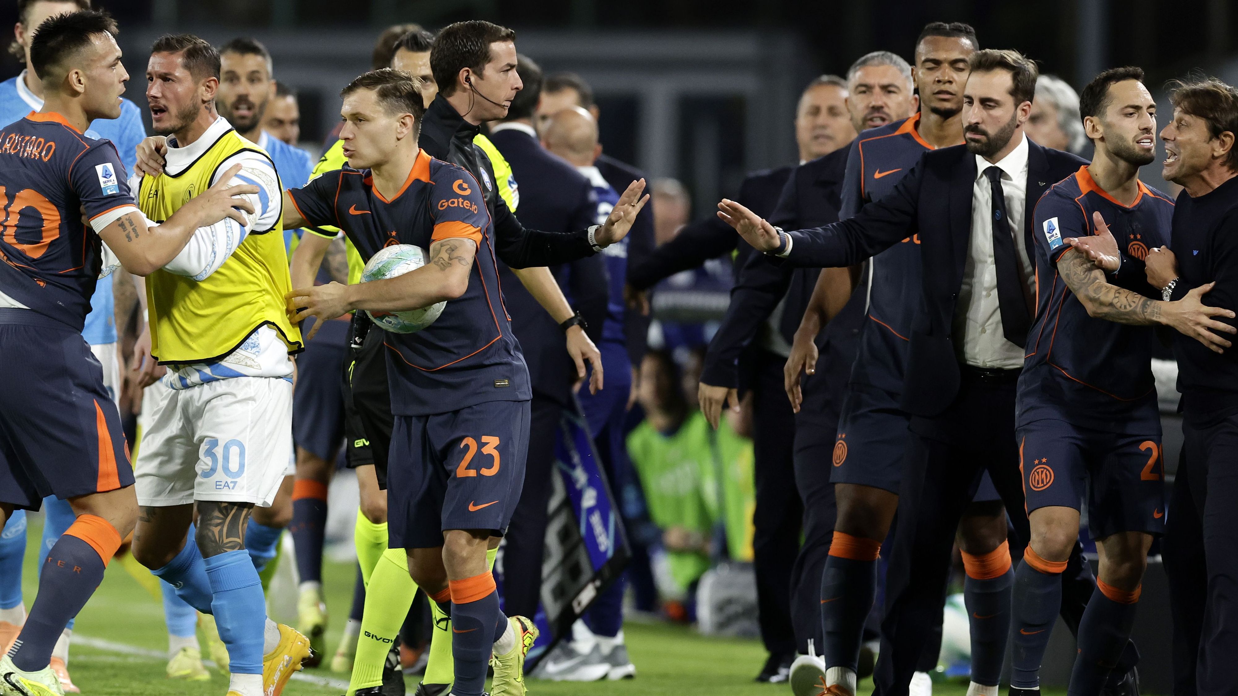 'You're sh****** yourself!' - Antonio Conte and Lautaro Martinez exchange insults in explosive clash during Napoli's win over Inter