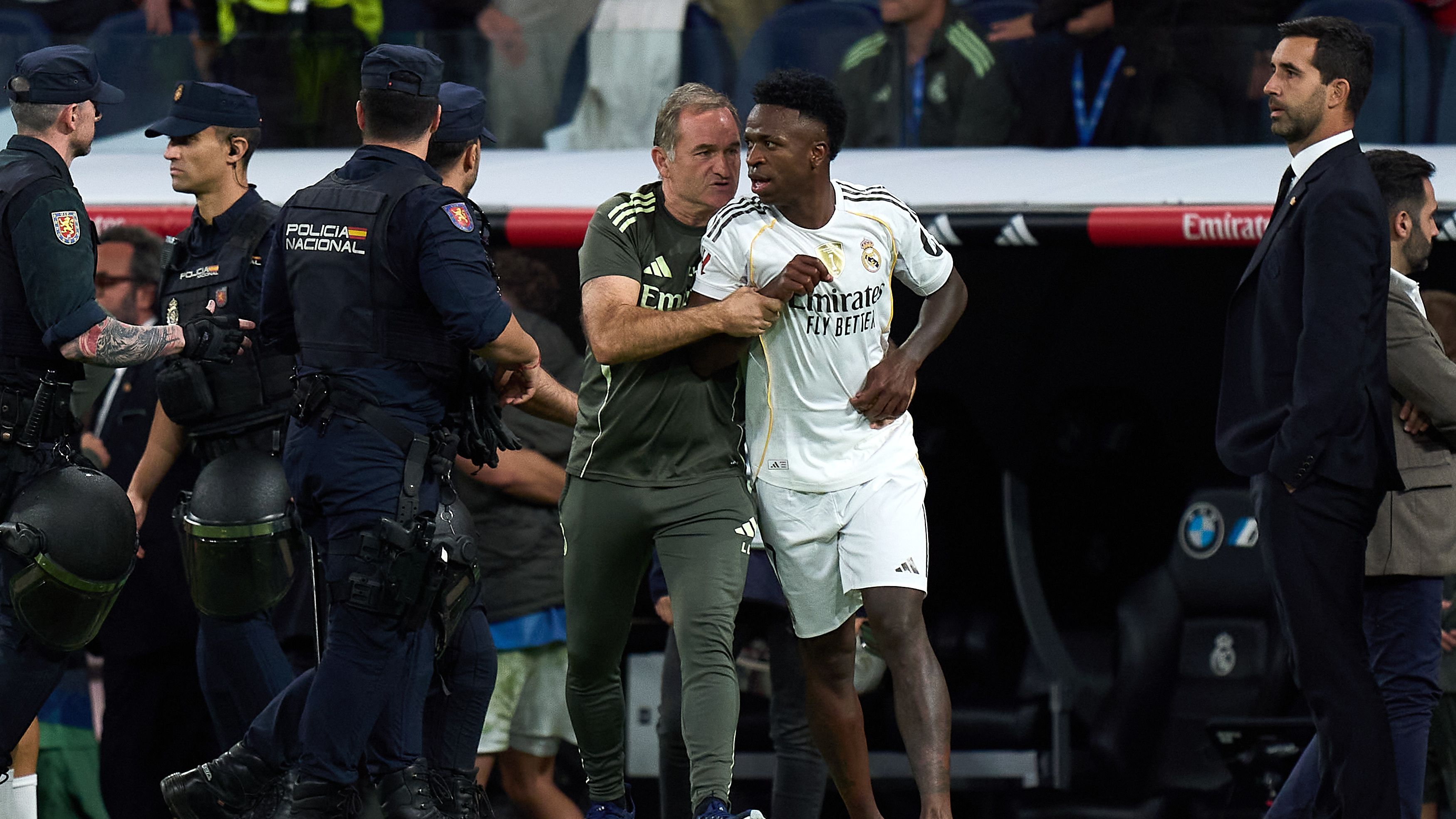 Vinicius Jr ‘seriously considering’ leaving Real Madrid after Clasico chaos unless Xabi Alonso makes key change