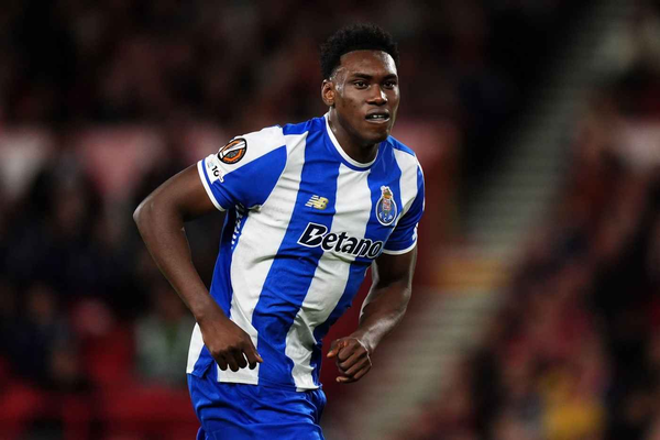 Spurs and Chelsea Set to Battle for Porto Striker Samu Aghehowa in €80m Transfer Race