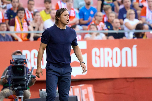 Sevilla go for Zirkzee on Almeyda orders