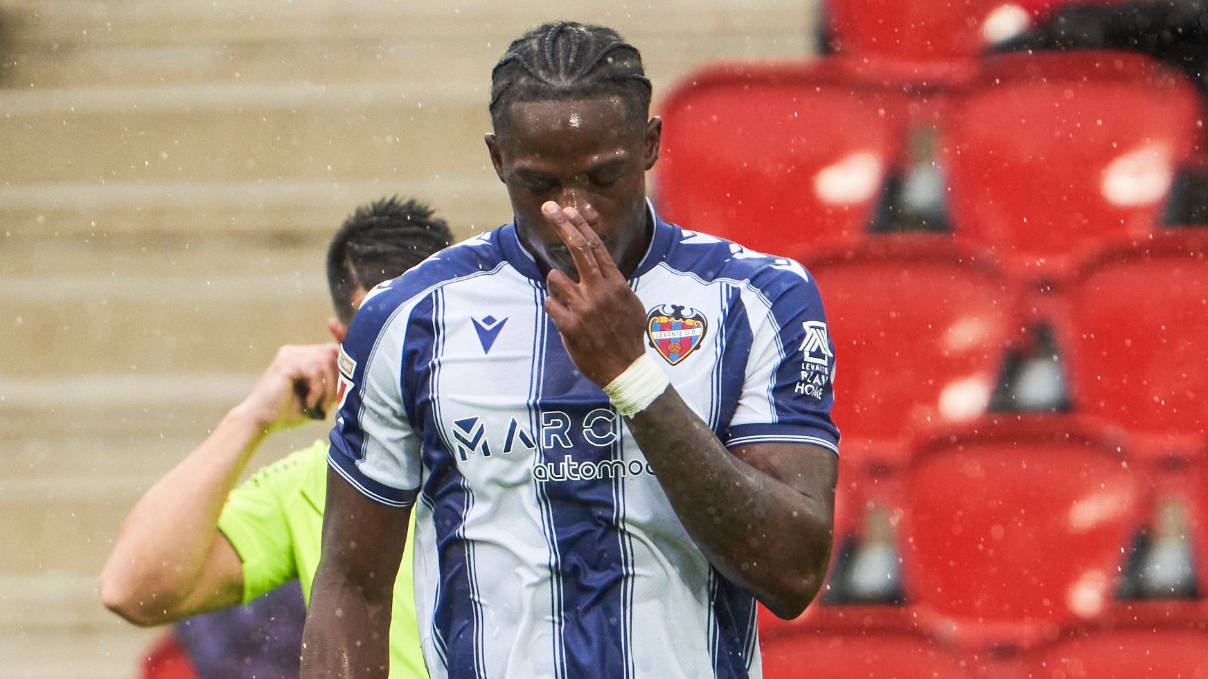 Real Madrid and Barcelona target admits to 'dream' Chelsea transfer as CEO confirms €30m rejected bid