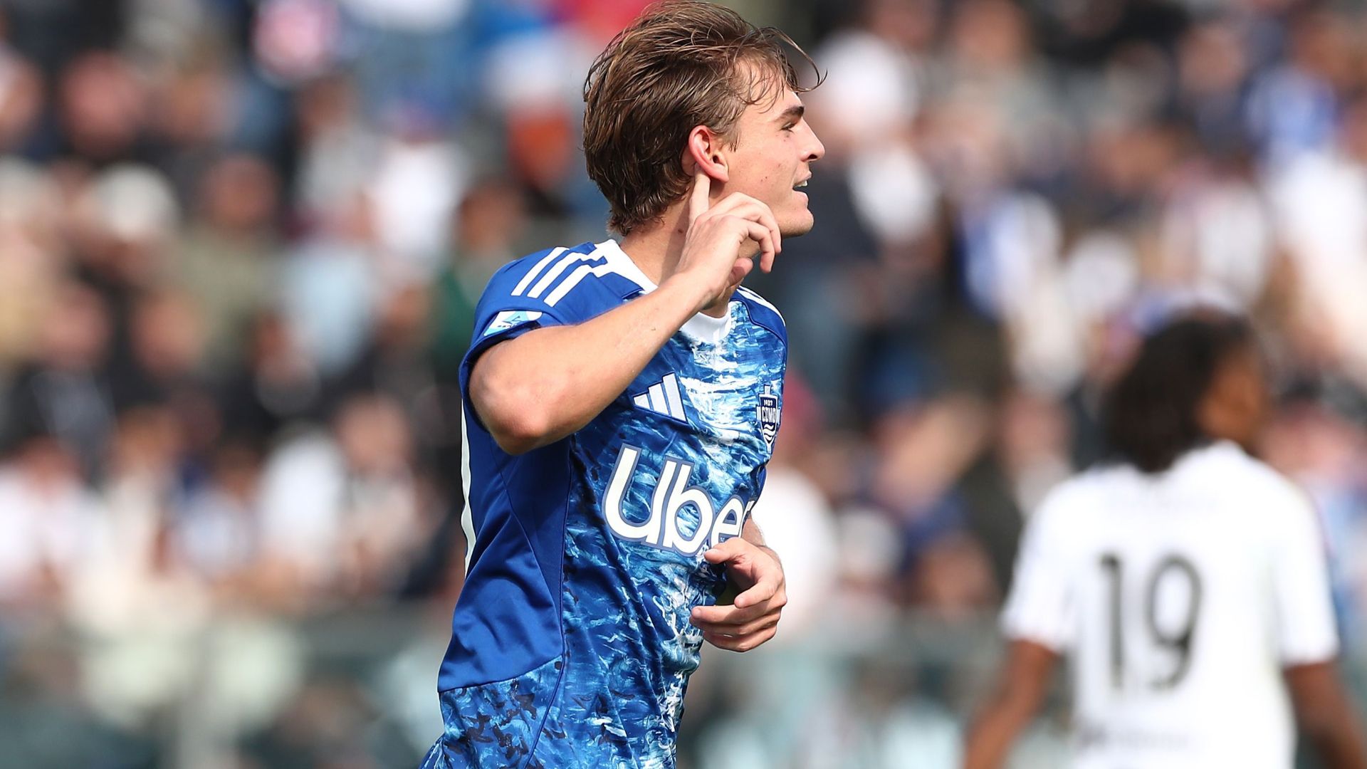 Nico Paz is a magician! Como must not 'cage' star player who can pull a goal 'out of his hat', says coach Cesc Fabregas