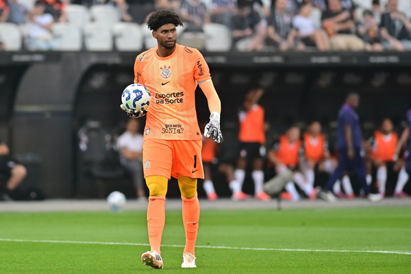 AC Milan see Corinthians keeper Souza as Maignan successor