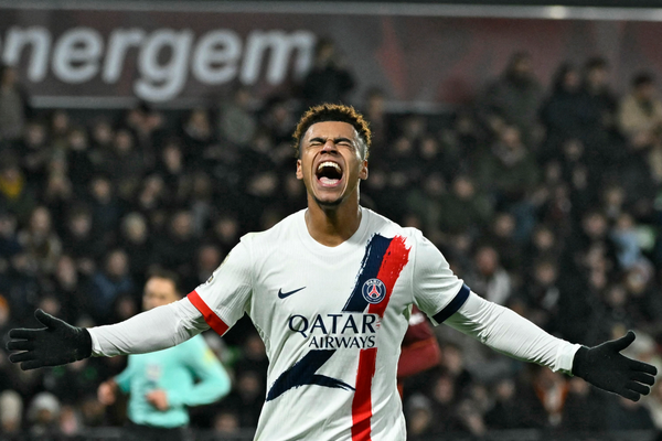 PSG edge past Metz to reclaim top spot in Ligue 1