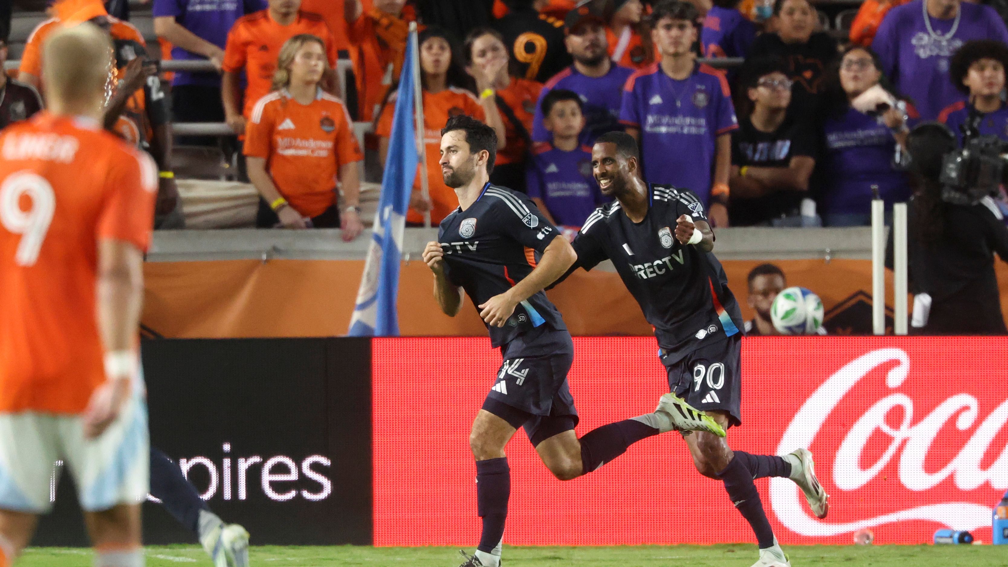 USMNT Transfers: Is Bournemouth's Tyler Adams headed to Manchester United - and why have Christian Pulisic’s AC Milan contract talks stalled?