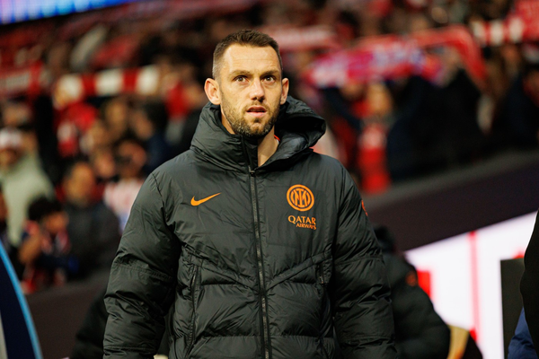 Stefan de Vrij set to leave Inter as Premier League interest emerges