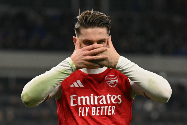 Gyokeres penalty sees Arsenal beat Everton to top Premier League