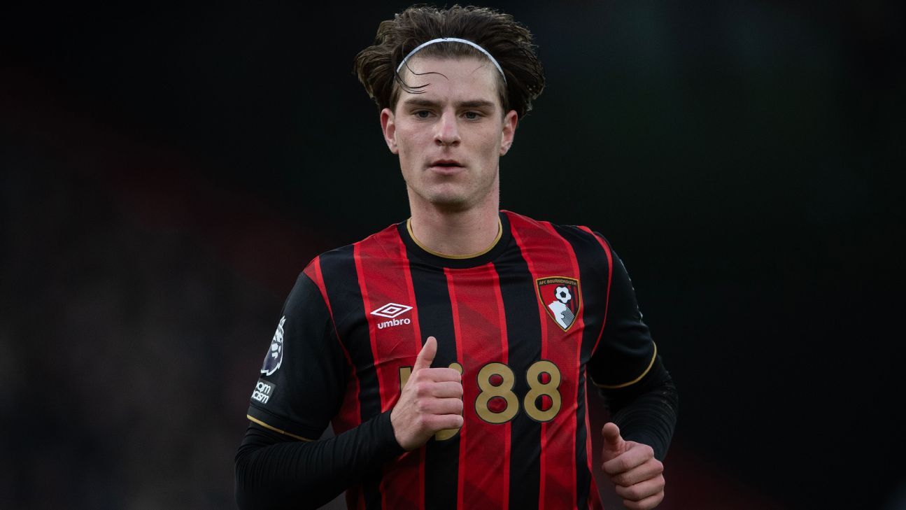 Transfer rumors, news: Man United eye England midfielders