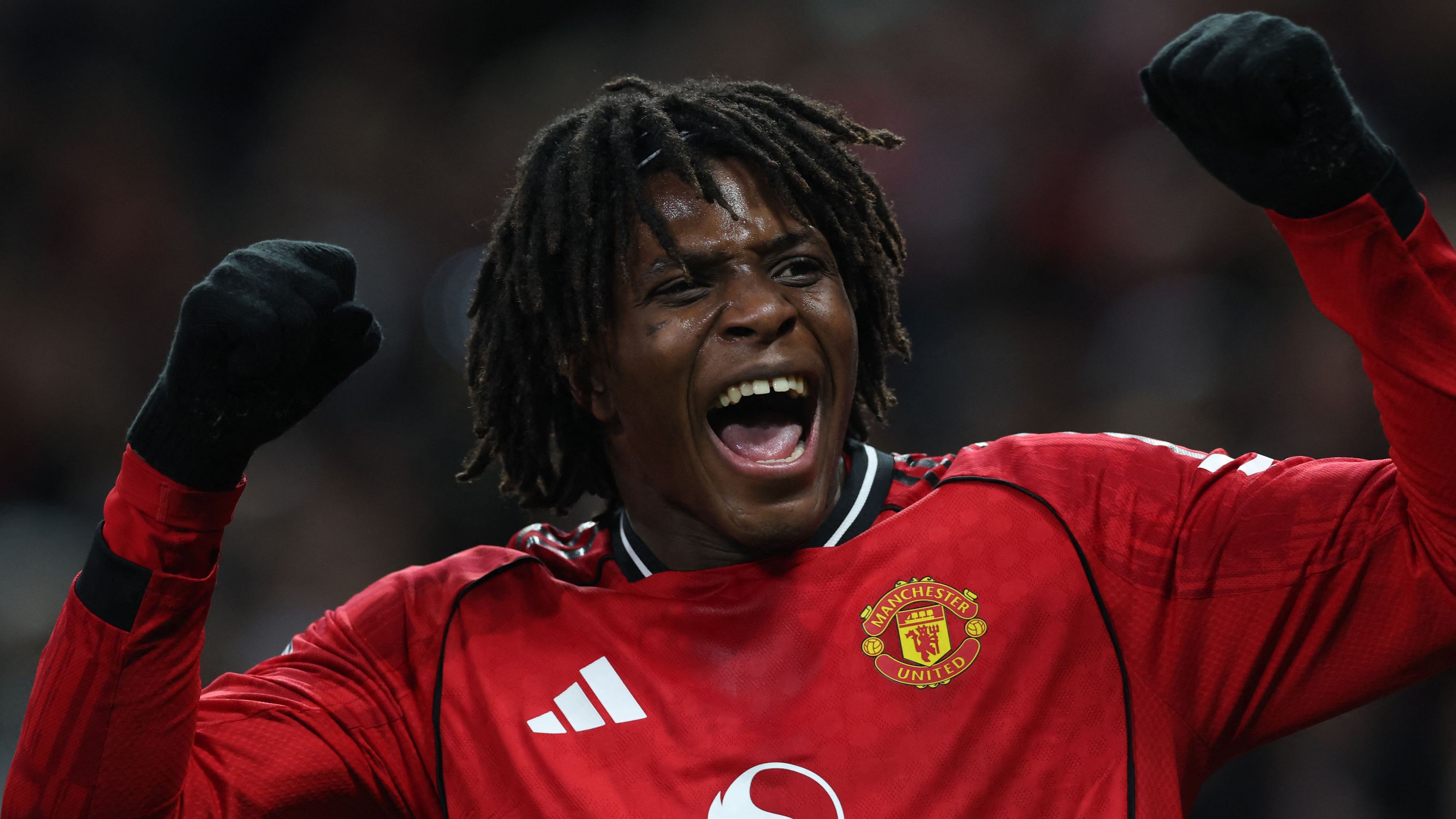 Man Utd steal surprise crown from Arsenal after Patrick Dorgu wonderstrike against Newcastle