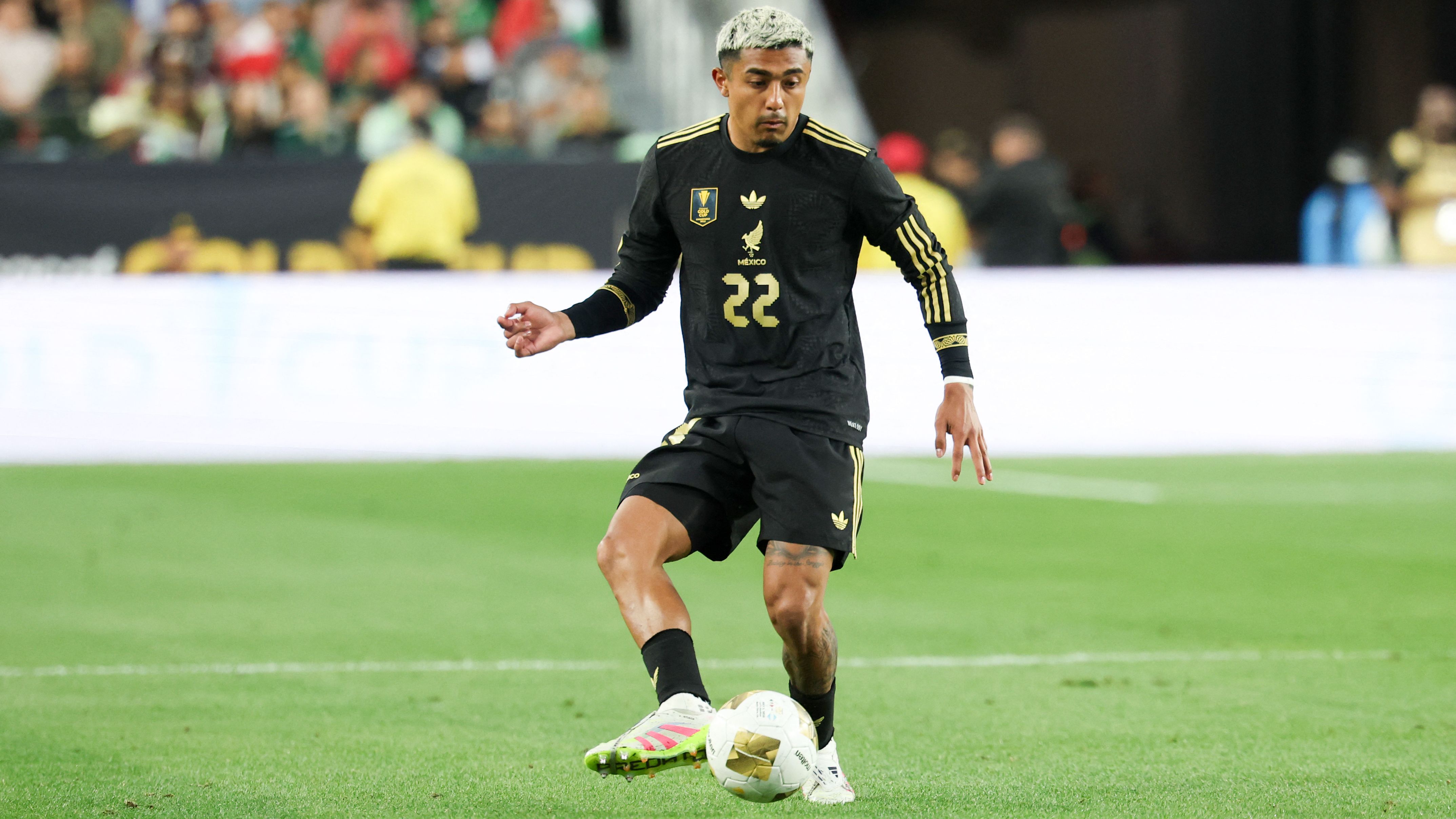 ‘I know what’s demanded at a club like this’ – Mexico international Julián Araujo joins Celtic on loan