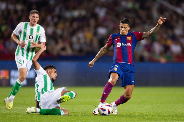 Inter Milan jump ahead of Barcelona in Cancelo battle