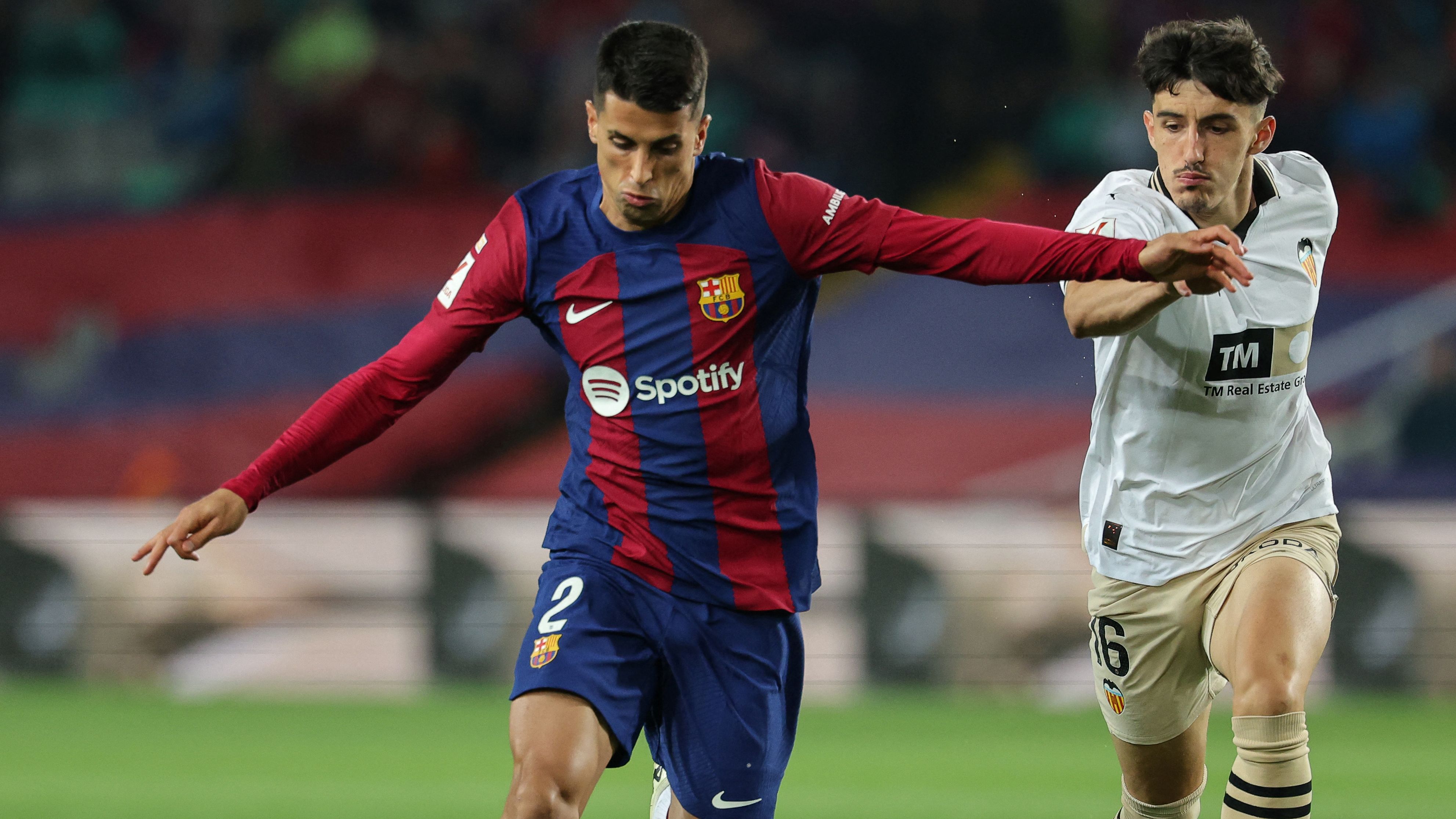 Barcelona on verge of first January signing as favourable loan deal for returning former player set for completion