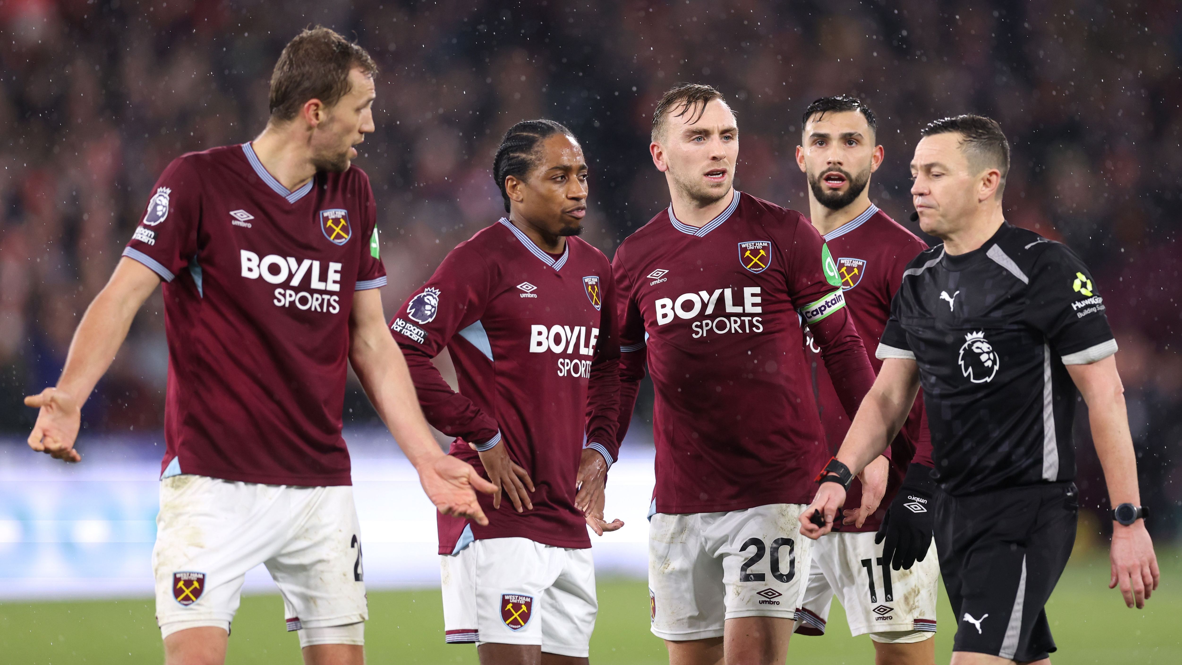 West Ham make decision on Nuno Espirto Santo's future as sack calls intensify after damaging loss to his former club Nottingham Forest