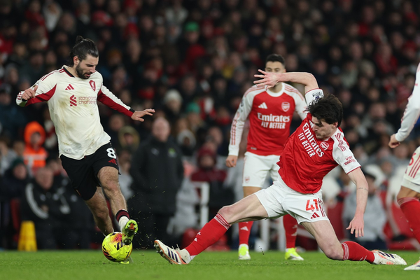 Liverpool hold Arsenal to dull draw, halt Gunners in title race