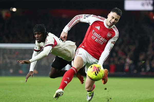 Martinelli slammed for shoving injured Bradley in Arsenal clash