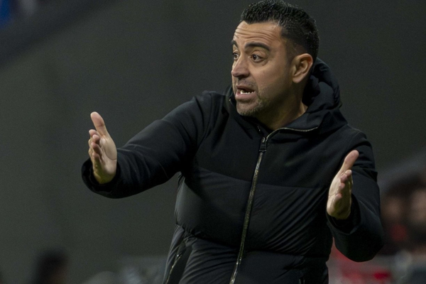 Barcelona legend Xavi 'ready' for Premier League job amid Man United links