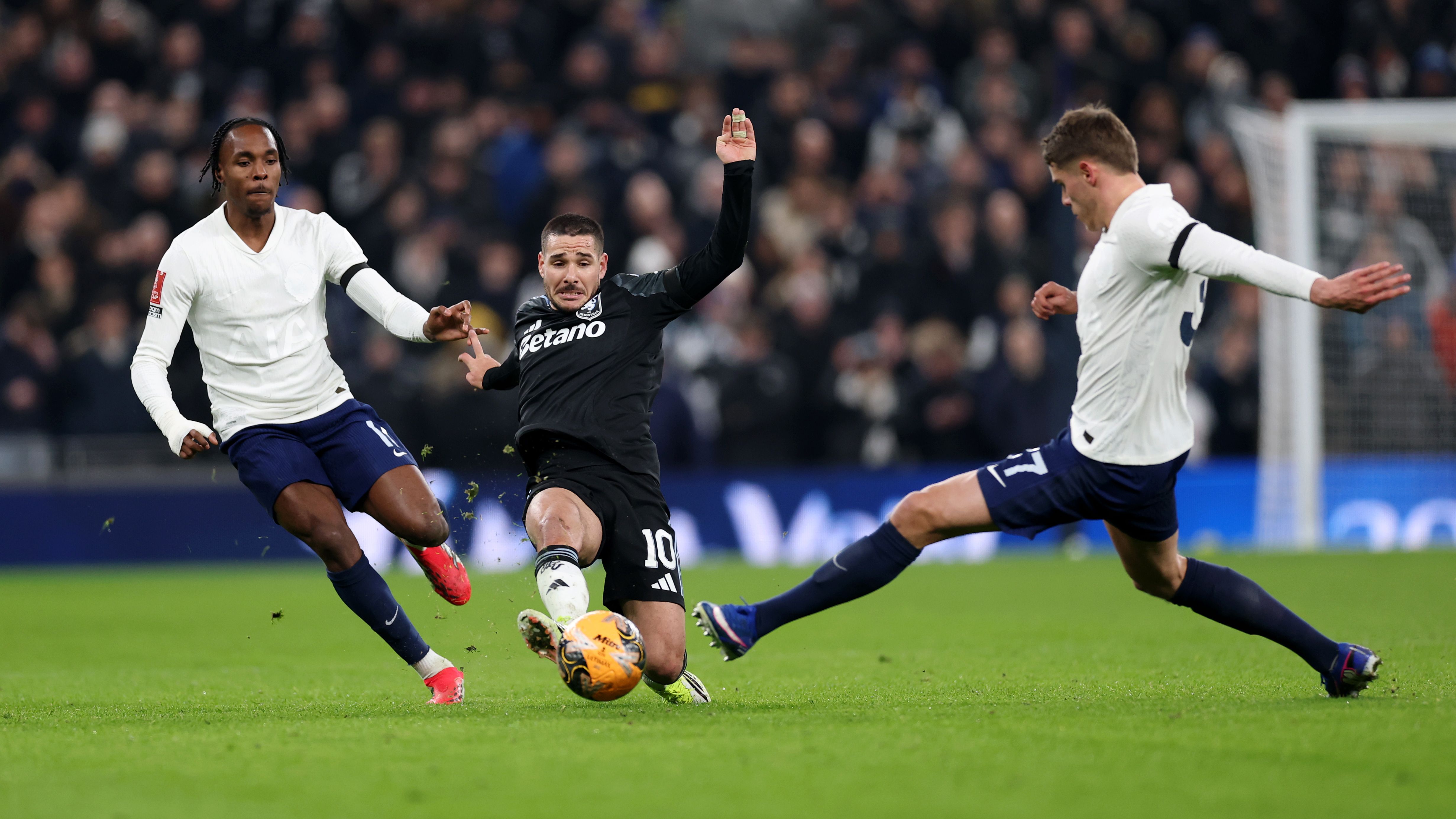 'We shouldn't be bringing this passion only when we are behind' - Micky van de Ven sends brutal message to Spurs team-mates after Aston Villa dumped Thomas Frank's side out of FA Cup
