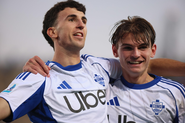 Chelsea and Liverpool battle it out for Como defender Jacobo Ramon