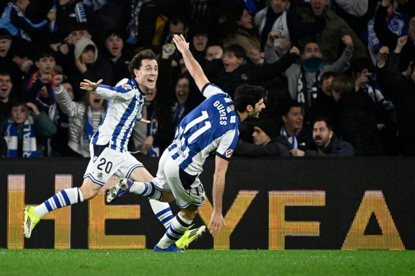 Real Sociedad stun Barcelona to blow LaLiga title race back open