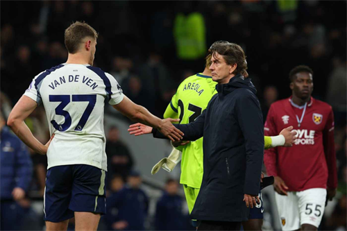 Tottenham's Thomas Frank addresses Micky van de Ven to Liverpool rumours