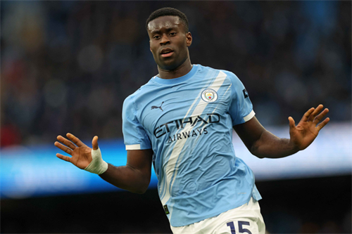 Man City ease past Wolves to close the gap on league leaders Arsenal