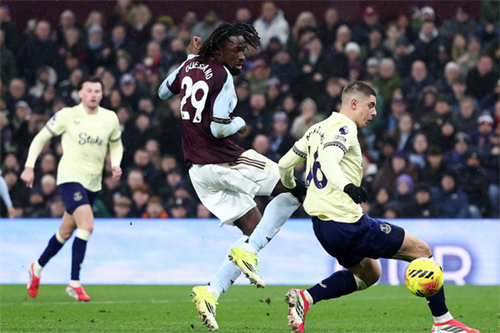 Juventus threaten Palace plans for Villa attacker Guessand