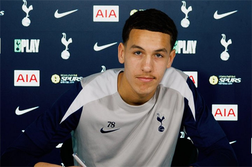 Hall signs new Tottenham contract