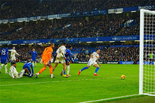 Chelsea held to draw by Leeds after throwing away two-goal lead at home