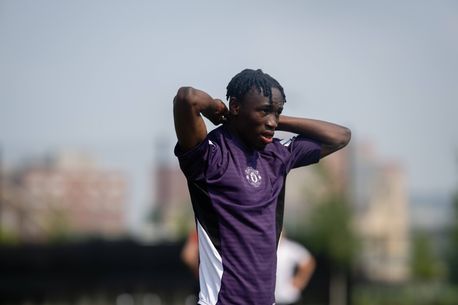 Man Utd left 'concerned' as midfielder suffers major blow after transfer U-turn