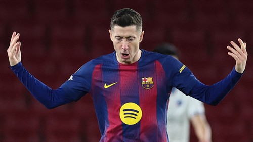 Juventus striker keen to force Barcelona move in bid to replace Robert Lewandowski