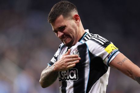 Man Utd told Premier League star is the 'perfect' replacement for Casemiro