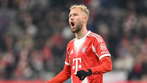 Bayern Munich director confirms contract talks with full-back 'on hold' despite Bundesliga giants' hope for new deal