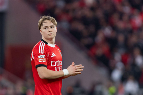 Barcelona 'closely following' closely following Benfica winger Schjelderup