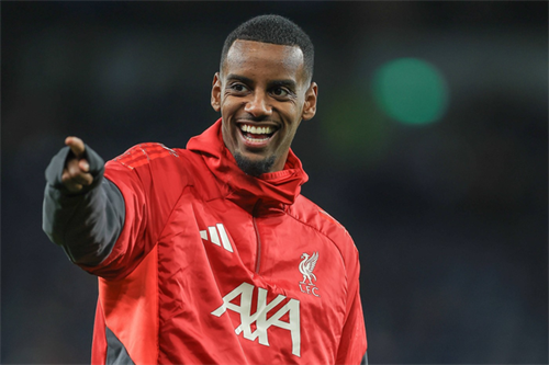 Liverpool boss Arne Slot provides positive Alexander Isak update