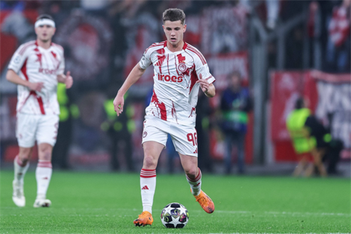 Agent responds to Real Madrid, Man Utd rumours for Olympiakos midfielder Mouzakitis