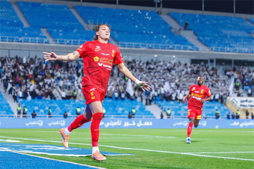 AC Milan chief Tare dines with agent of Retegui